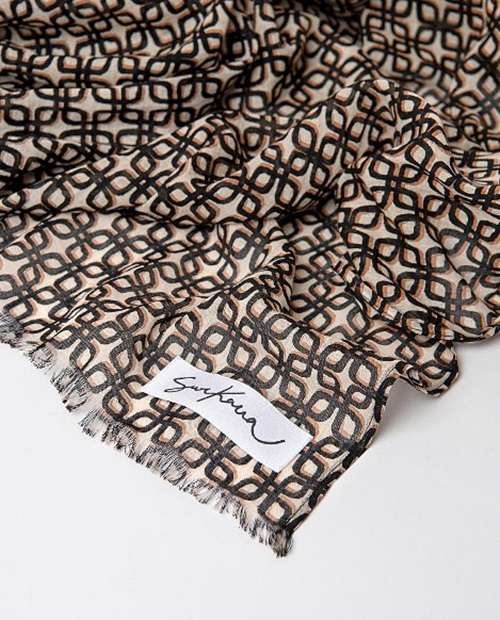 Rectangular printed Scarf Black